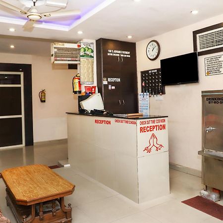 Oyo Hotel Duke Inn Джханси Экстерьер фото