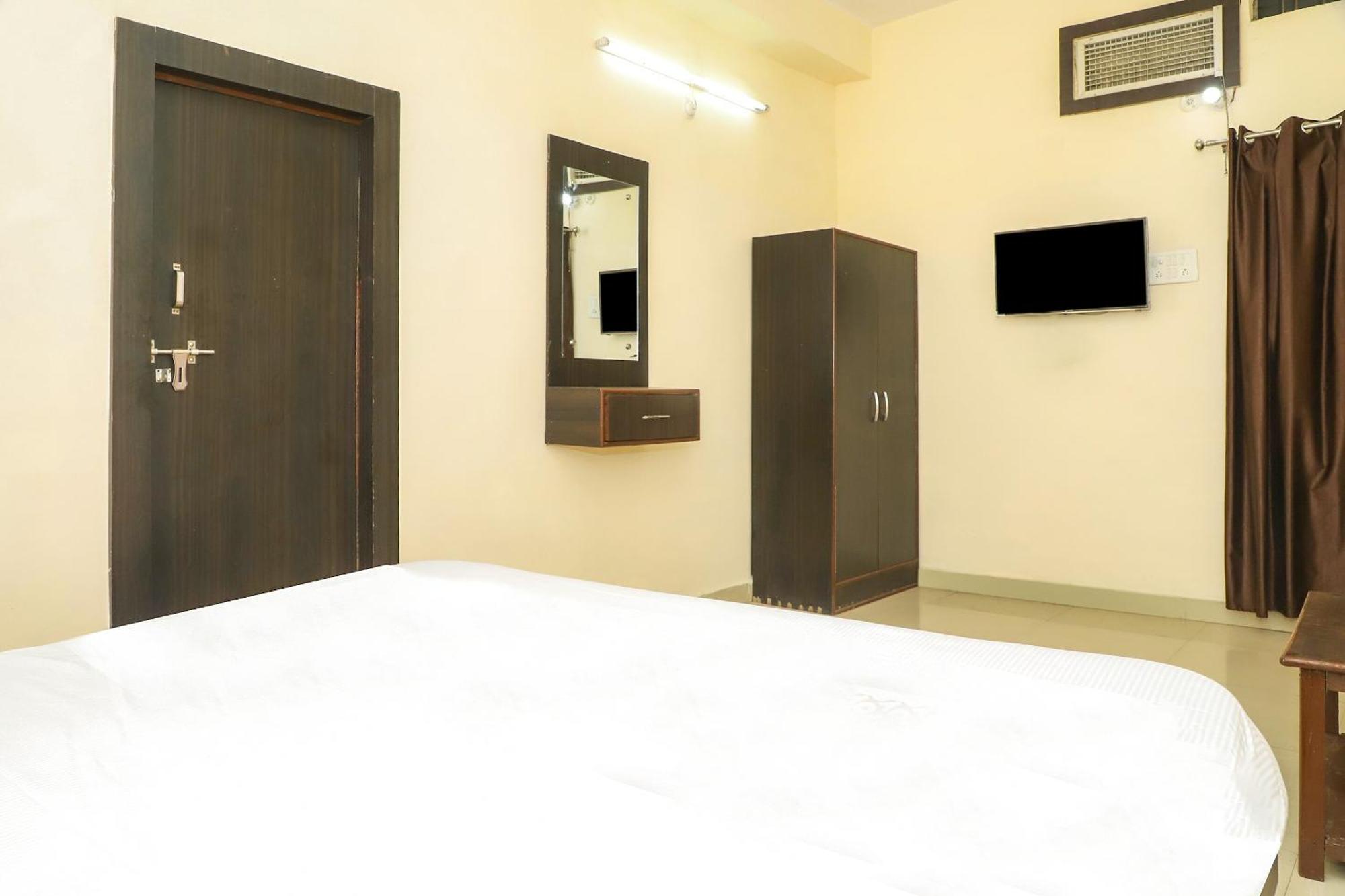 Oyo Hotel Duke Inn Джханси Экстерьер фото