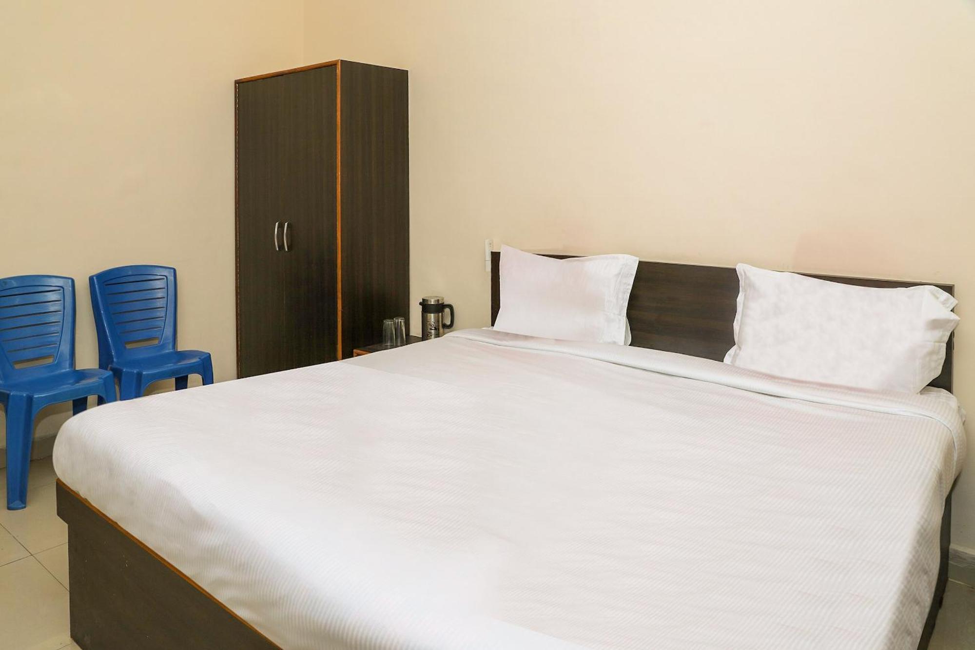 Oyo Hotel Duke Inn Джханси Экстерьер фото